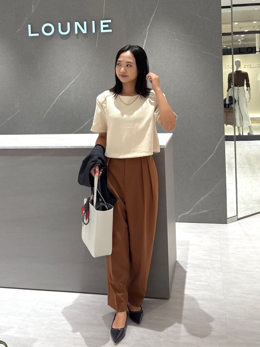 最終サービスです‼️ LOUNIE サテンモカ色 半袖シャツ 新品 最終サービスです‼️ LOUNIE サテンモカ色 半袖シャツ 新品 最終