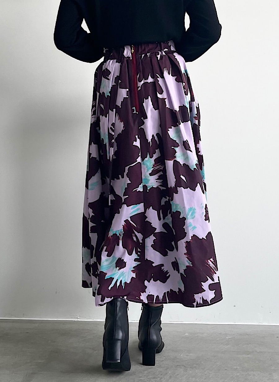 【タグ付き新品】LOUNIE ルーニィの大きな花柄スカート 黒系⭐︎サイズ38