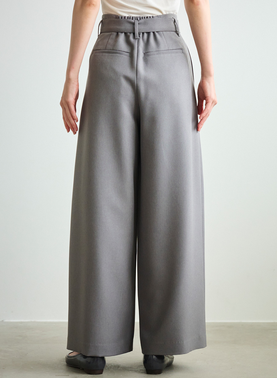 ルーニィ新品⭐️ベルト付きワイドパンツタックテーパードパンツセンターラインパンツ 吉田理紗さんコラボ】ベルト付きタックワイドパンツ｜LOUNIE（ルーニィ
