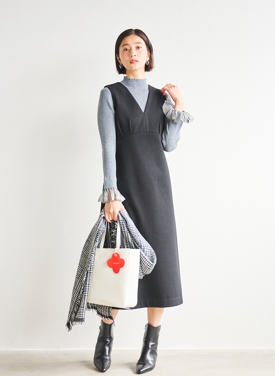 ニードルパンチVネックワンピース