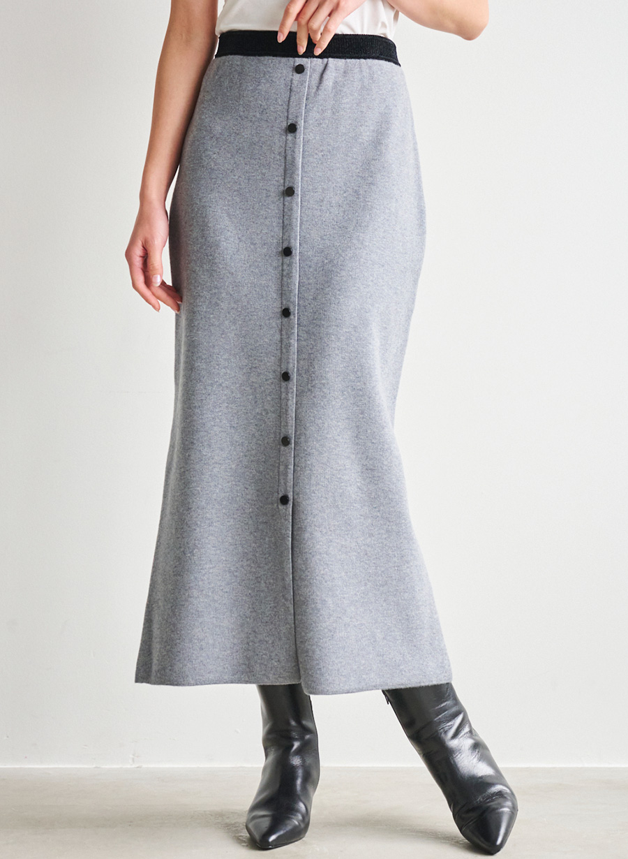 釦デザインニットタイトスカート